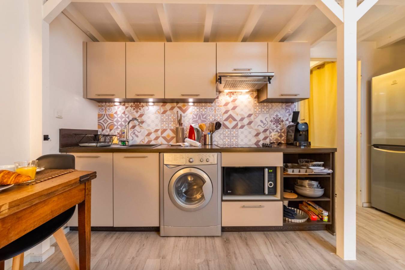 Studio entier, Bel appt classé Le Clos des Arts in Avignon, Vaucluse