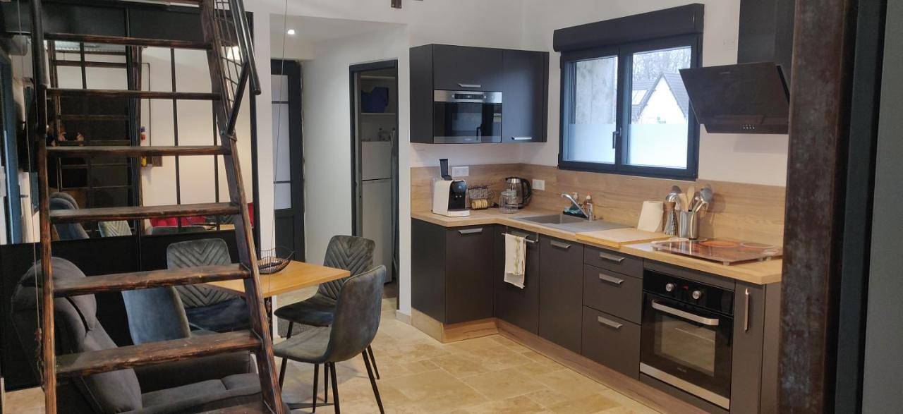 Twin or Double Room in Saint-Julien-du-Sault, Yonne