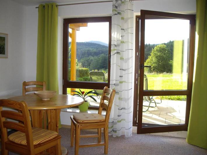 Ferienwohnung für 2 Personen, mit Terrasse und Garten sowie Ausblick in Zella-Mehlis