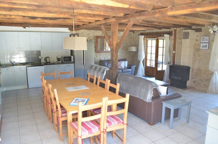 Gîte pour 10 personnes, avec piscine, adapté aux familles à Piégut-Pluviers - 4
