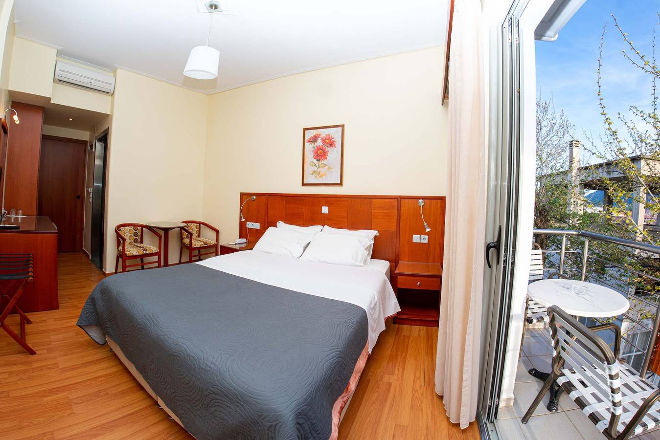 Ganze Ferienwohnung, Hotel Ena - Stylish Mountain View Suite with Pool in Fthiotida