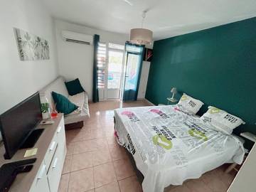 Gîte pour 3 personnes, avec piscine et jardin dans Anse Mabouyas
