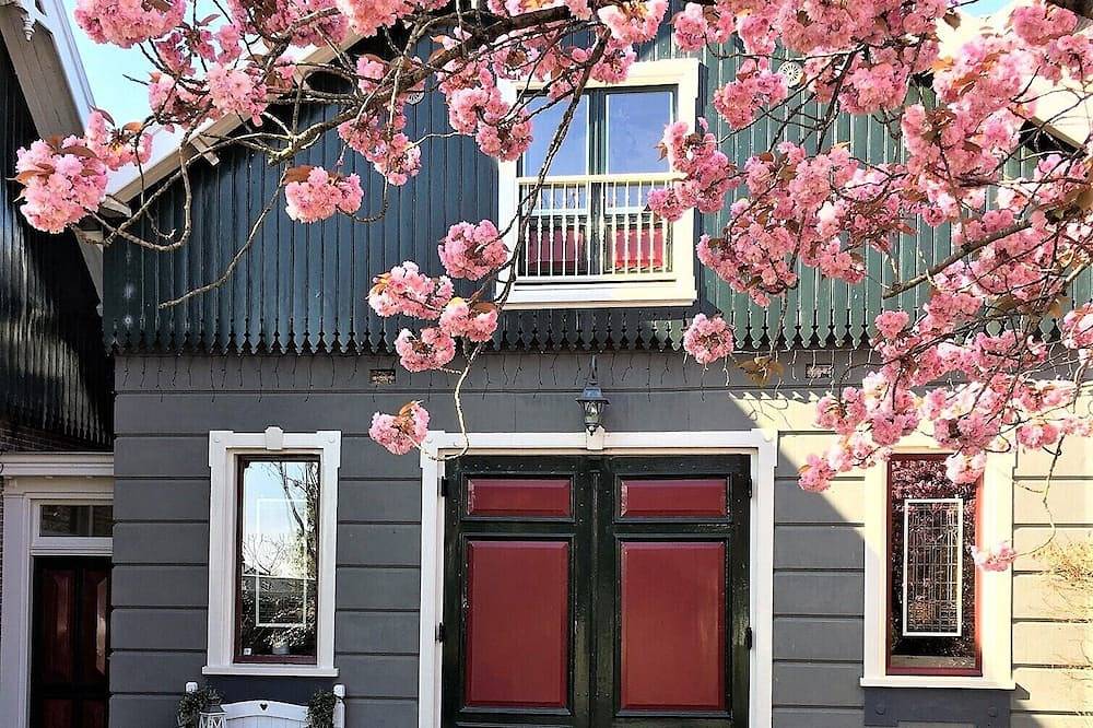Ganze Wohnung, Charming and luxuriously furnished coach house on the Beemster ring canal in Zeevang, Markermeer