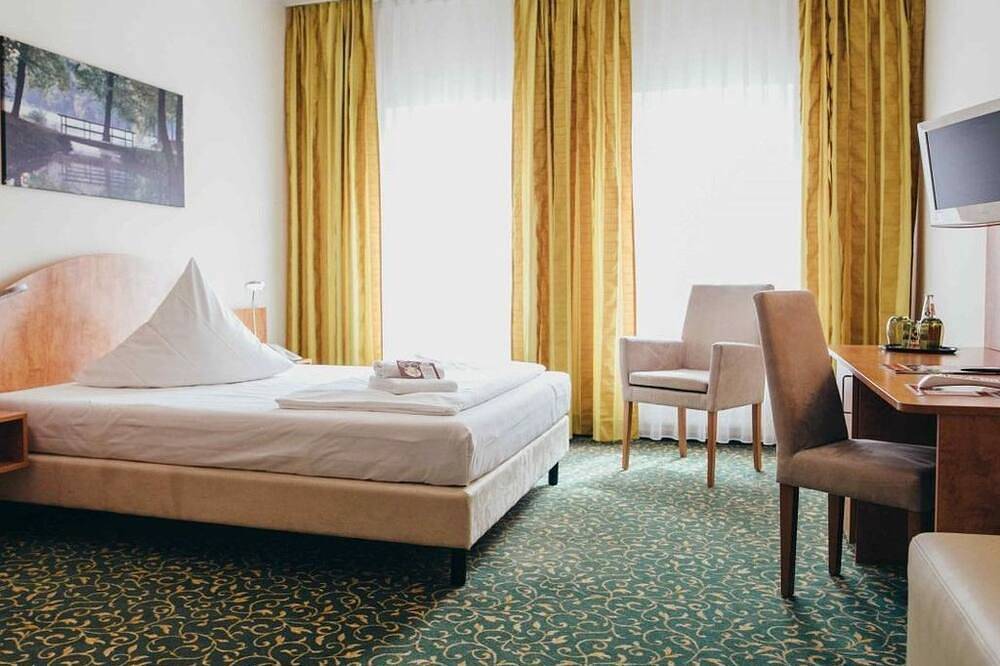 Standard Einzelzimmer, Dusche oder Bad, Wc, - Kulturhotel Fürst Pückler Park in Bad Muskau, Oberlausitz-Niederschlesien