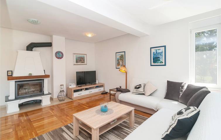 Reizendes Apartment mit einem Schlafzimmer, Pool und Terrasse in Dugopolje in Dugopolje, Dalmatinisches Zagora