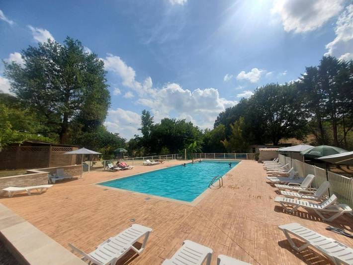 Location de vacances pour 6 personnes, avec piscine ainsi que vue et jardin, animaux acceptés à Soturac - 4
