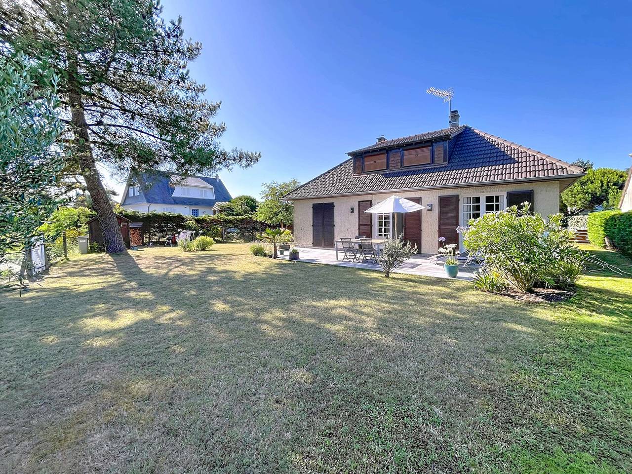 Casa cómoda con terraza cerca de la playa, tranquila, para 6-8 personas in Saint-Pair-sur-Mer, Côte de la Déroute