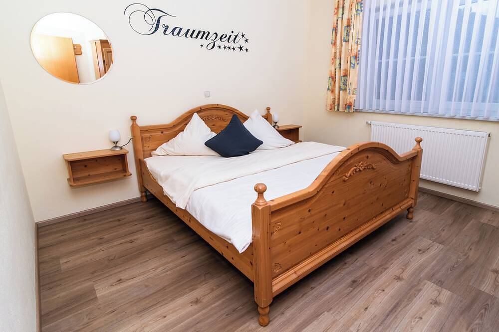Ganze Wohnung, Geräumige Ferienwohnung (70qm) mit großer Terrasse und Gartenblick in Spalt, Fränkisches Seenland