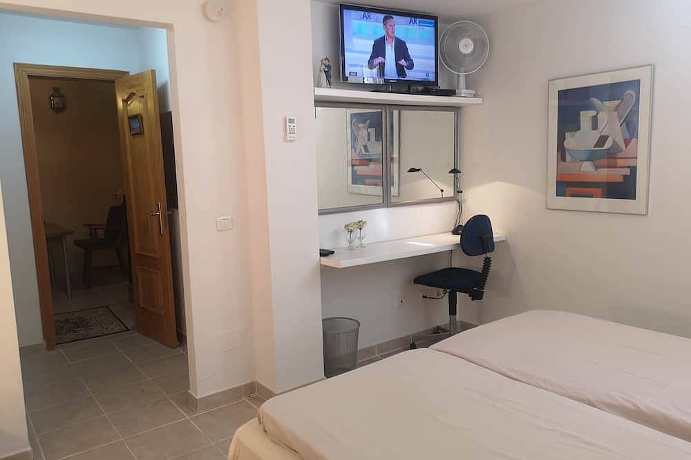Apartamento entero, Villa Roca, Lejlighed til 2 Personer, 3km til Estepona in Estepona, Costa del Sol