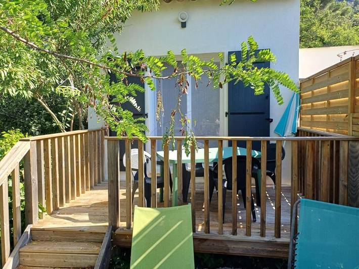 Location de vacances pour 4 personnes, avec vue et jardin à Vauvenargues