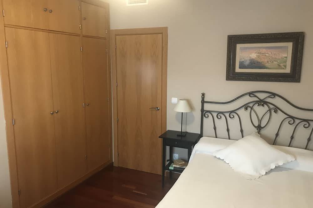 Entire apartment, Independent double room with bathroom in Chana (Granada), Granada