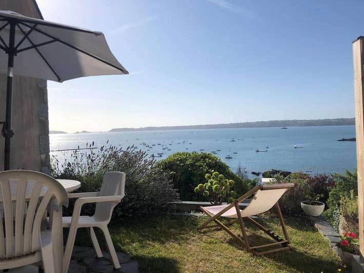 Location de vacances pour 2 personnes, avec vue et terrasse à Ploubazlanec - 2