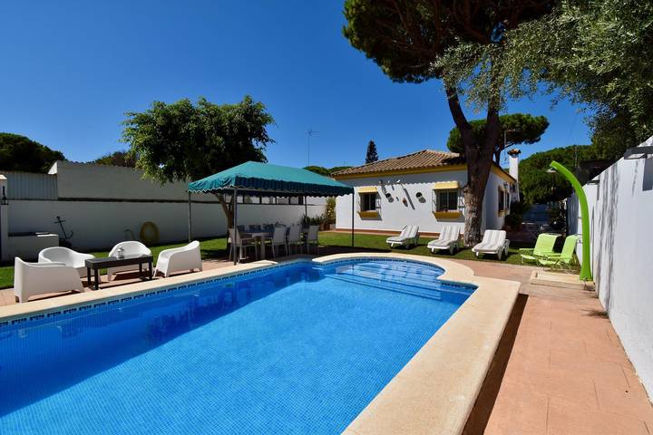 Chalet para 8 personas, con piscina y jardín en Chiclana de la Frontera