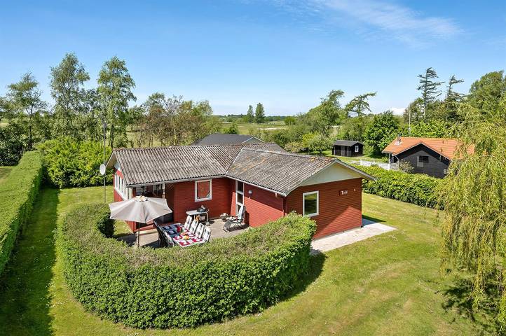 Ferieudlejning for 8 personer, med have og terrasse, husdyr tilladt på Langeland