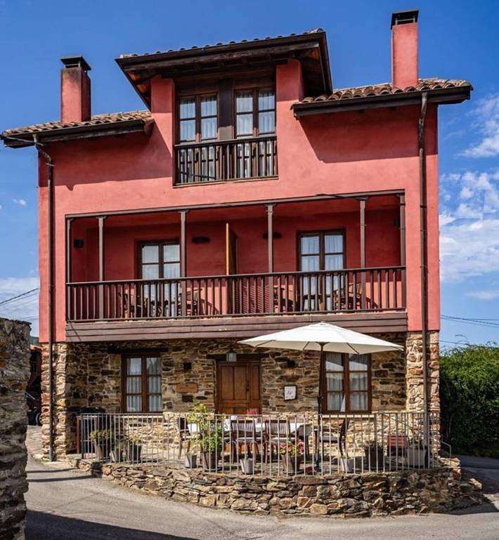 Casa rural para 10 personas, con Balcón además de Terraza y Vistas en Pravia