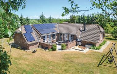 Ferienhaus für 10 Personen, mit Garten und Whirlpool sowie Sauna und Terrasse in Jegum