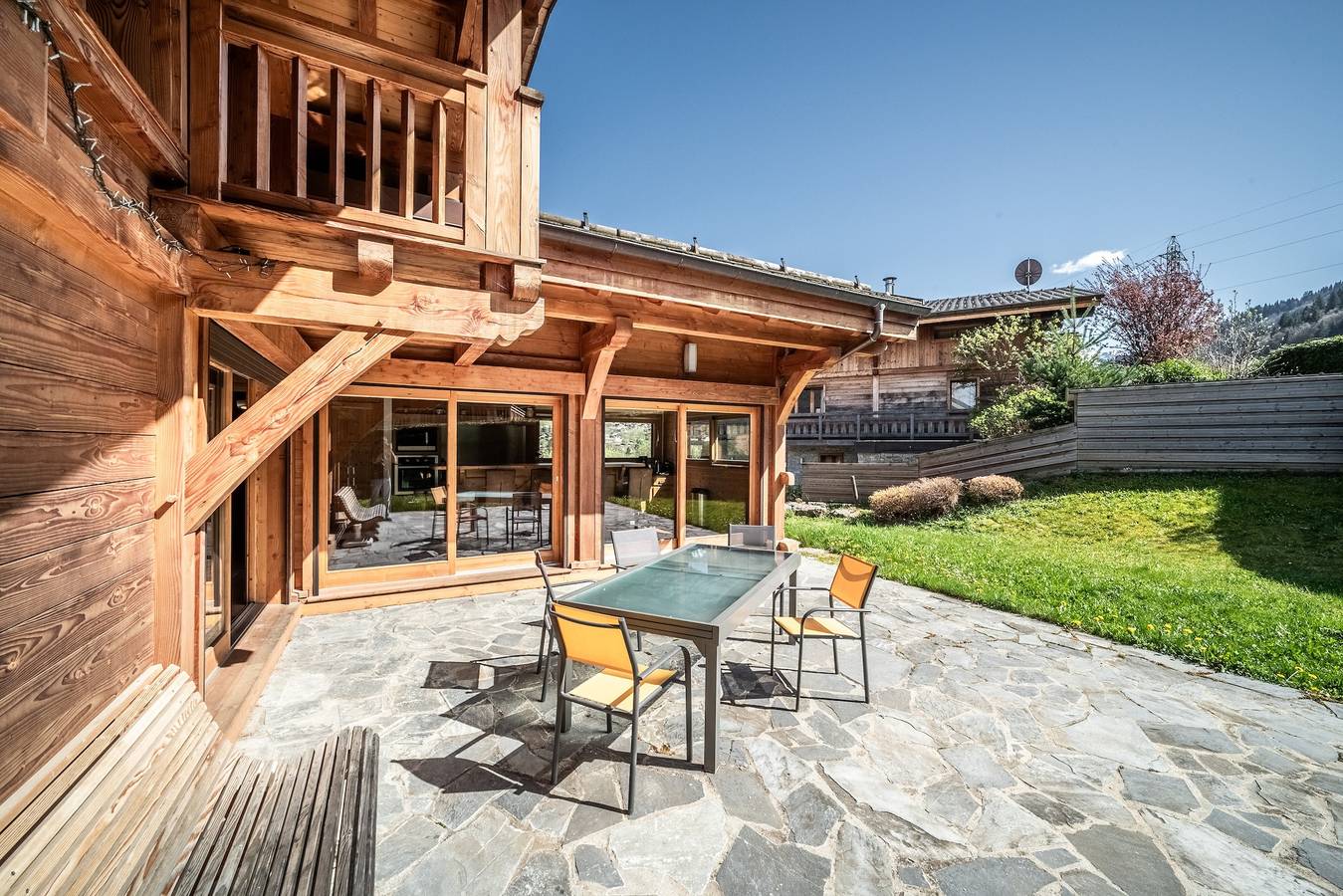 Chalet 'L'aube Claire - 5 Étoiles' avec vue sur la montagne, terrasse privée et Wi-Fi in Morzine, Les Portes du Soleil