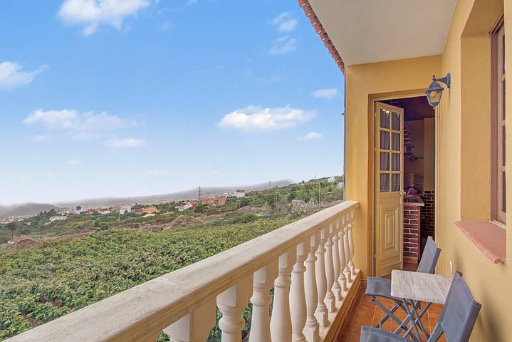 Vacation Home Casa La Chocita with Sea View, Mountain View in Realejo Alto, Los Realejos