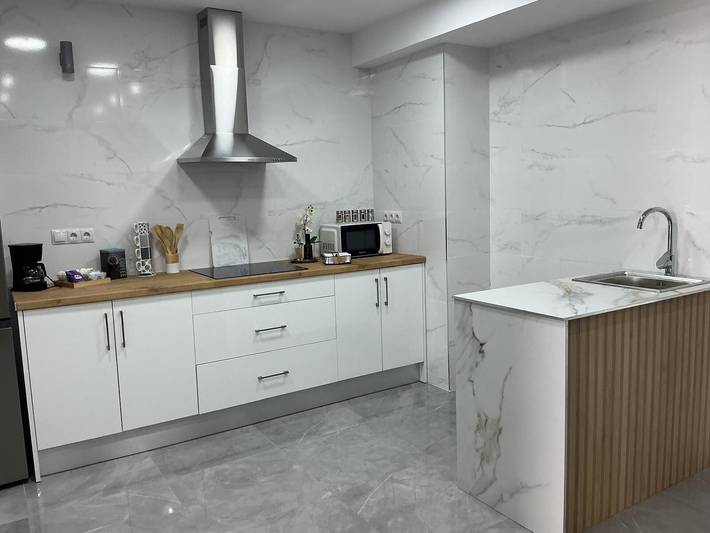 Casa vacacional 'Aleda' con terraza privada y Wi-Fi in Cuevas del Becerro, Provincia de Málaga