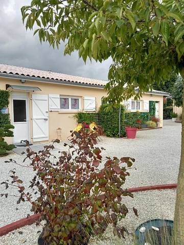 Gîte pour 4 personnes, avec jardin et vue à Saint-Médard-de-Guizières