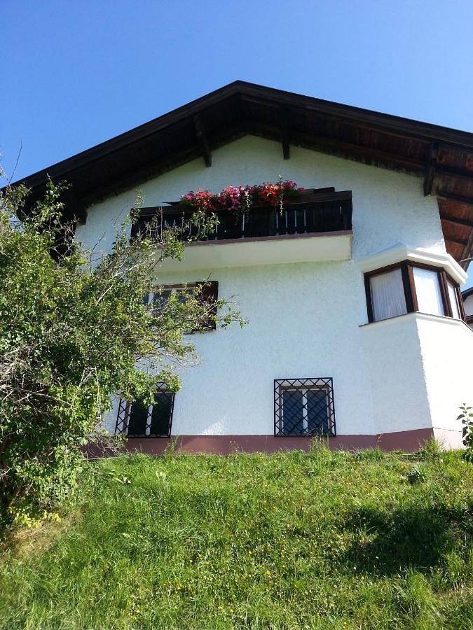 Ferienwohnung für 5 Personen, mit Balkon und Terrasse sowie Garten und Ausblick