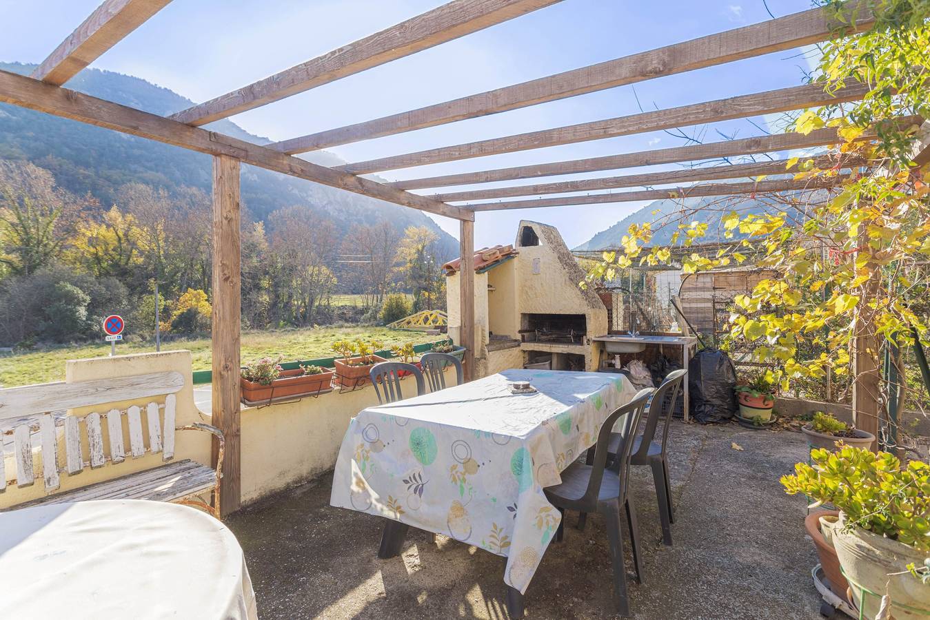 Appartement entier, Appartement « À Ria-sirach » avec vue sur la montagne, terrasse partagée et Wi-Fi in Ria-Sirach, Région de Prades
