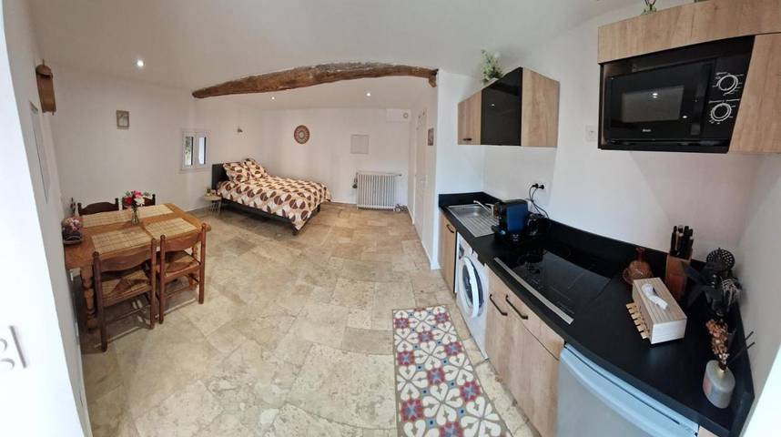 Gîte pour 2 personnes, avec vue ainsi que terrasse et jardin à Groléjac - 3