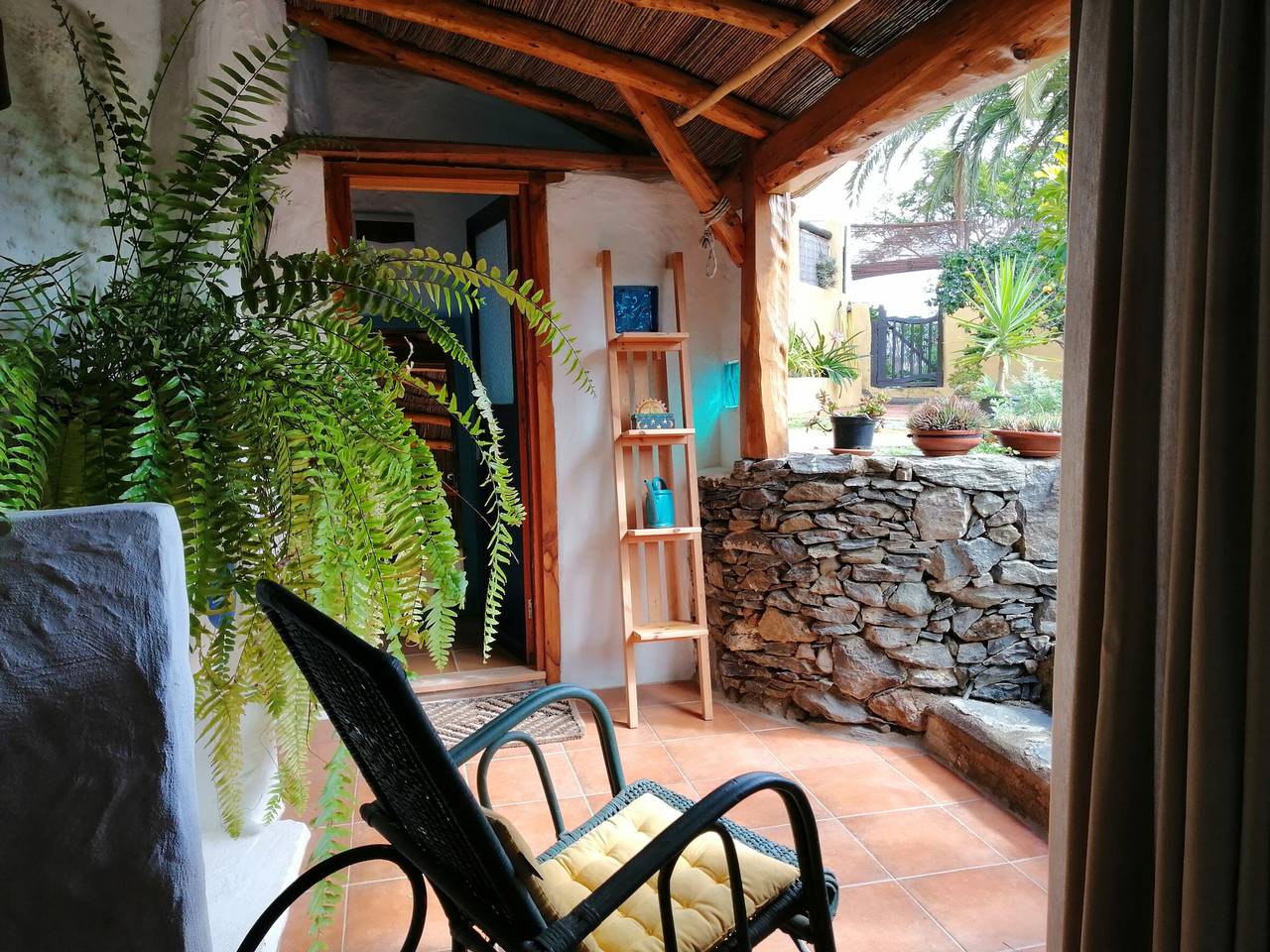 Maison troglodyte avec terrasse et jardin à Santa Brígida, idéale pour 3 personnes in Las Goteras, Santa Brígida