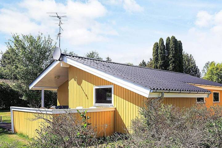 Ferienhaus für 8 Personen, mit Terrasse und Sauna in Råbylille Strand