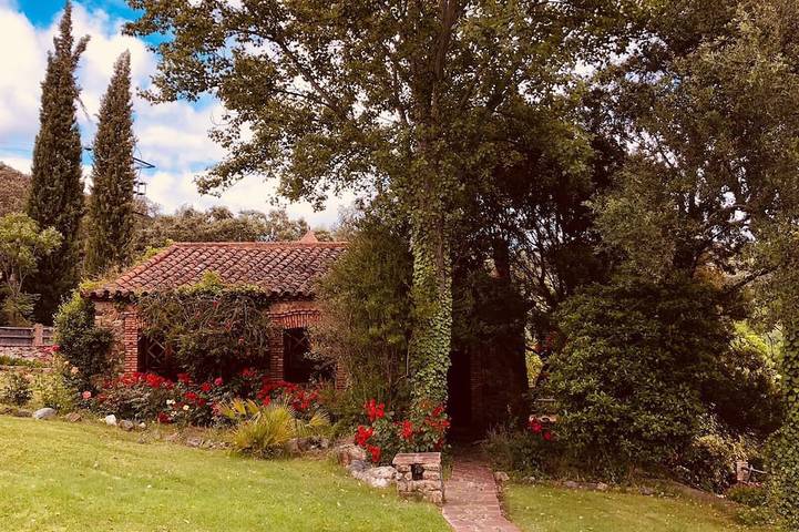Casa rural para 4 personas, con jardín además de piscina y terraza, Se admiten mascotas en Alájar