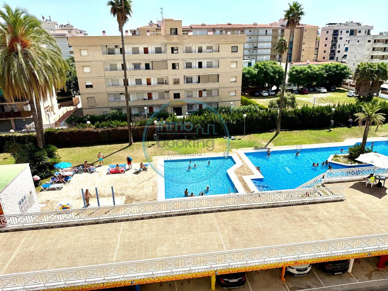 Entire holiday apartment, Aqua Marina Ii La Pineda, air-conditioned with a pool in La Pineda, Platja de la Pineda