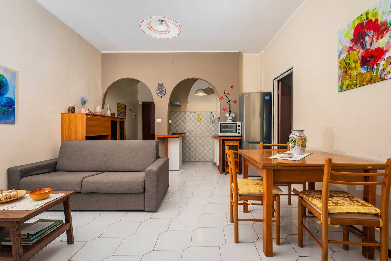 Entire apartment, Apartment 'Musa Giardini Naxos' with Terrace, Garden and Air Conditioning in Chianchitta-Pallio, Giardini-Naxos