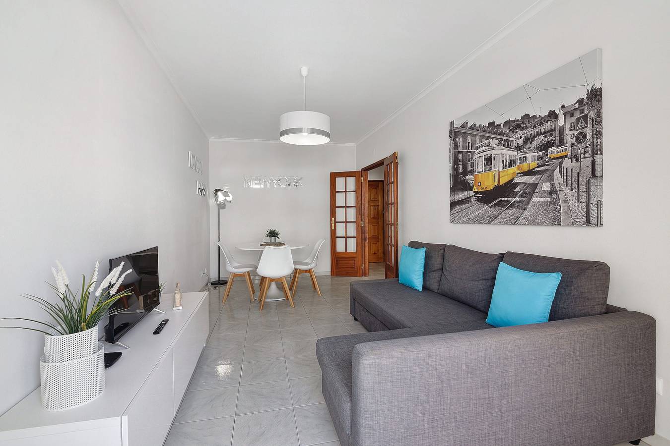 Apartamento entero, Apto. S. Lourenço Frente a la Playa - sin vistas al mar - Piscina Compartida, Balcón y Wi-Fi in Armação de Pêra (costa), Armação de Pera