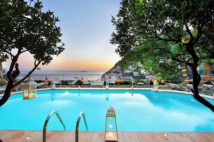 Vacation rental for 16 people, with balcony and yard as well as pool in Amalfi Coast