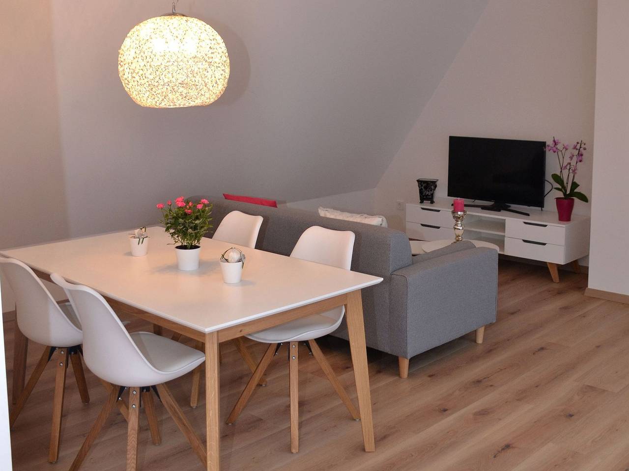 Ganze Wohnung, Apartment 'Ferienwohnung 4 Spätburgunder 56qm' mit Gemeinschaftsterrasse, Balkon & Wlan in Iphofen, Fränkisches Weinland