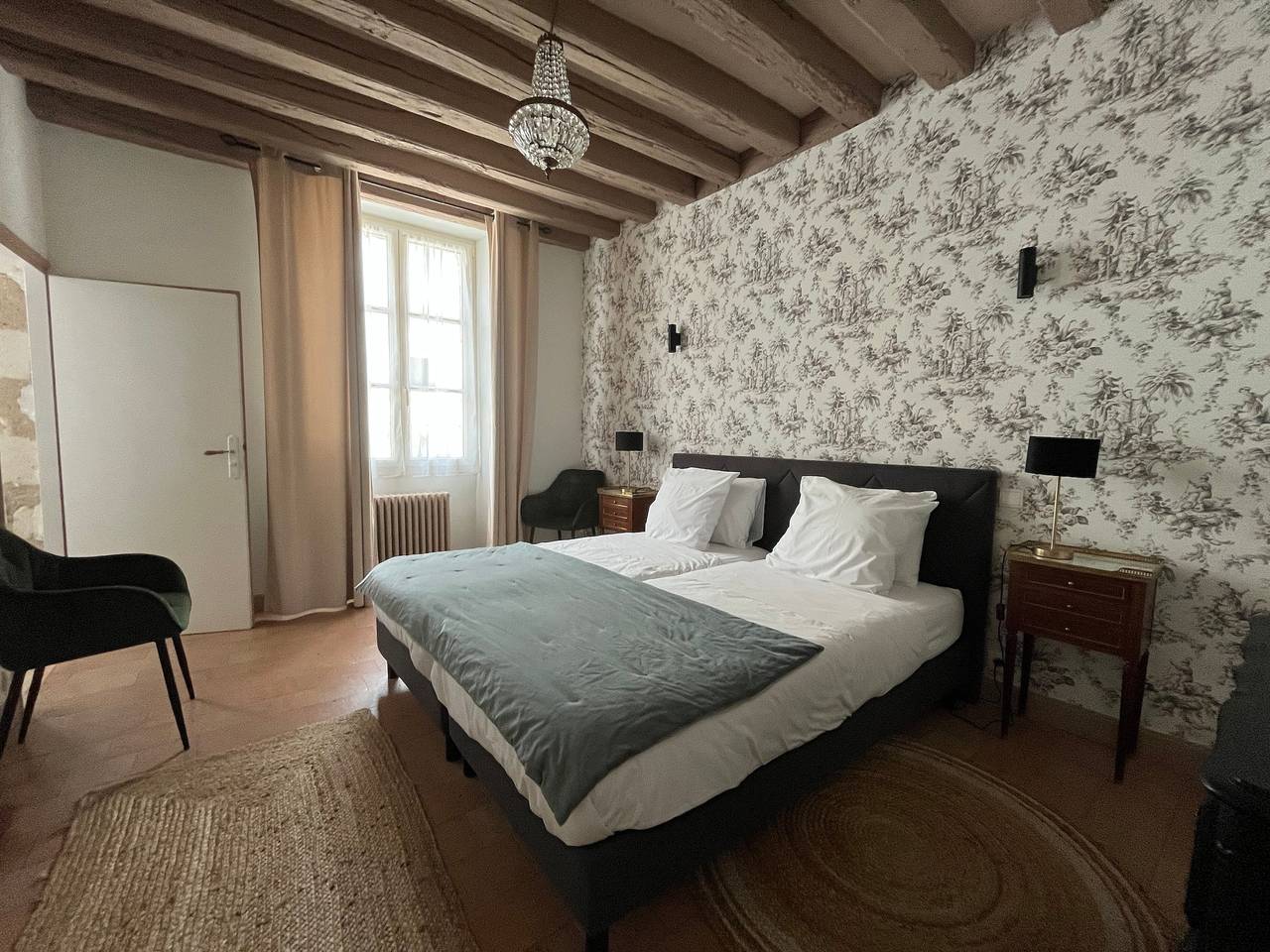 Bed and Breakfast 'Chambre D'hôtes Empereur' con piscina, terraza y Wi-Fi compartidos in Beaufort-en-Vallée, Angers region
