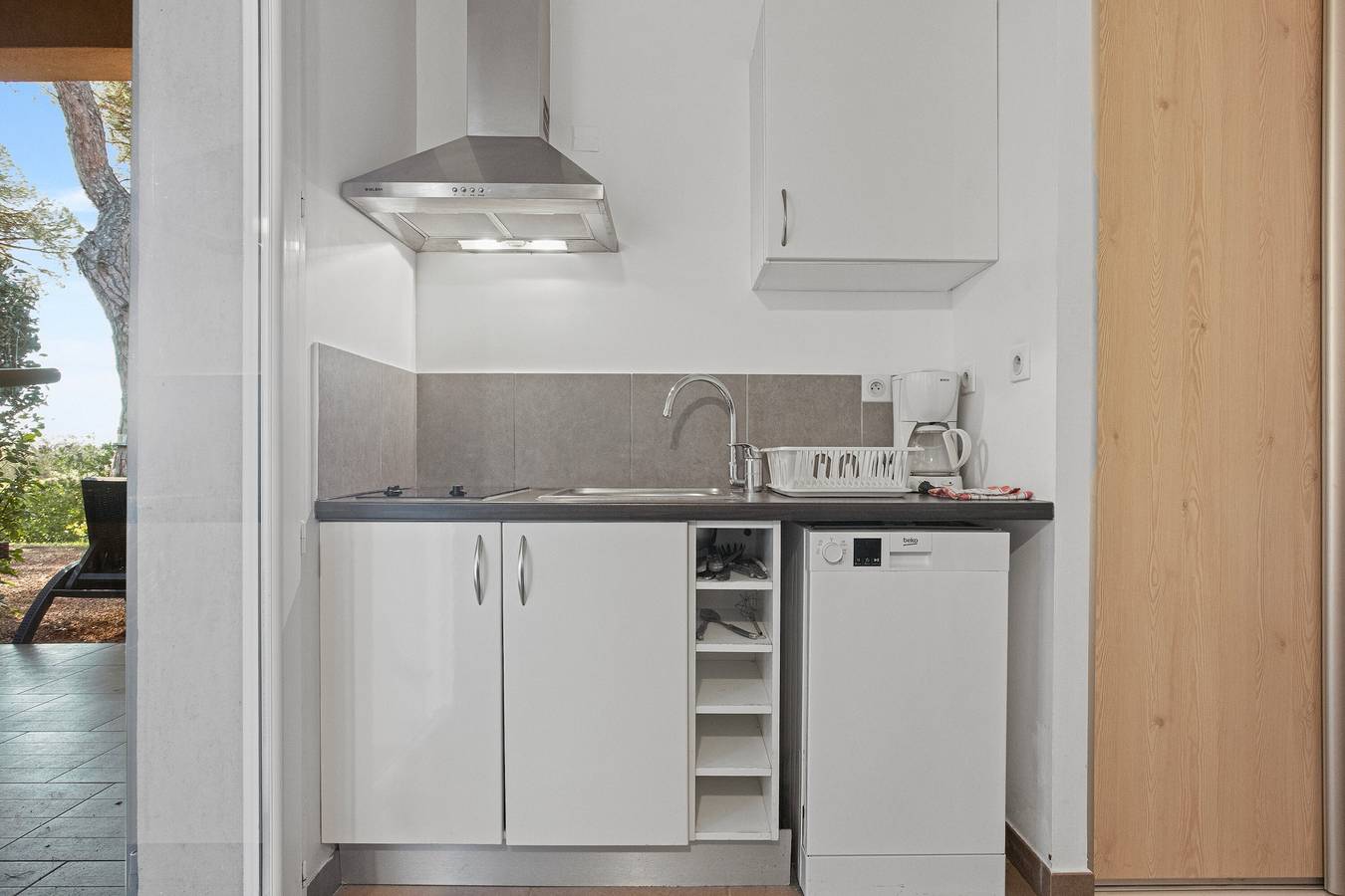 Entire studio, Studio "2 - Le Mas Du Soleil" with Sea View, Wi-Fi and Air Conditioning in Sainte-Maxime, Draguignan region