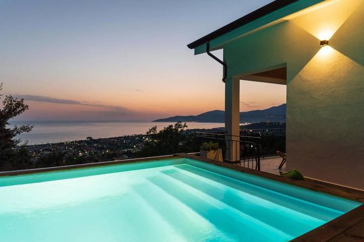 Villa per 8 persone, con Balcone e Terrazza nonché Giardino e Piscina a Marina di Ascea