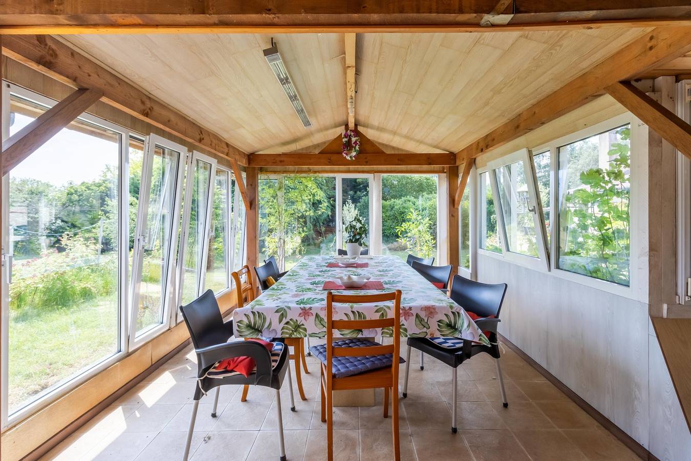 Kleine Unabhängige Unterkunft in Rouffignac – Naturcharme, Terrasse, Spa & Kochworkshops in Rouffignac-Saint-Cernin-de-Reilhac, Périgord Noir