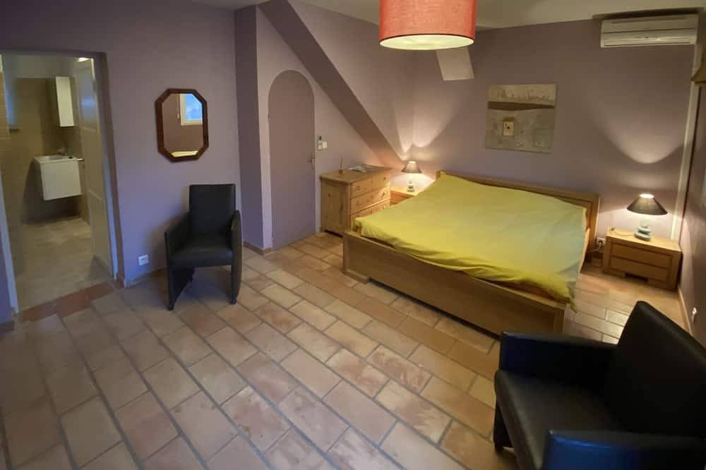 Beautiful Villa with Pool in Cabrières-d'Avignon, Regionaler Naturpark Luberon