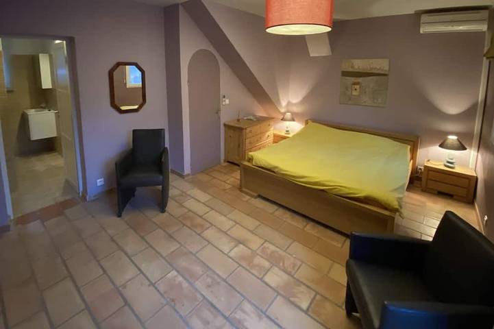 Location de vacances pour 8 personnes, avec jardin et jacuzzi, animaux acceptés à Cabrières-d'Avignon - 3