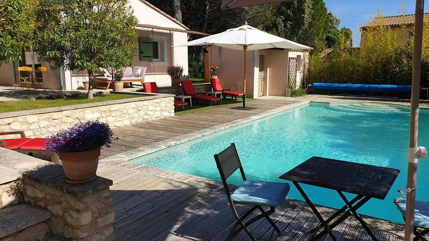 Location de vacances pour 2 personnes, avec vue et piscine ainsi que terrasse et jardin à Lauris - 4