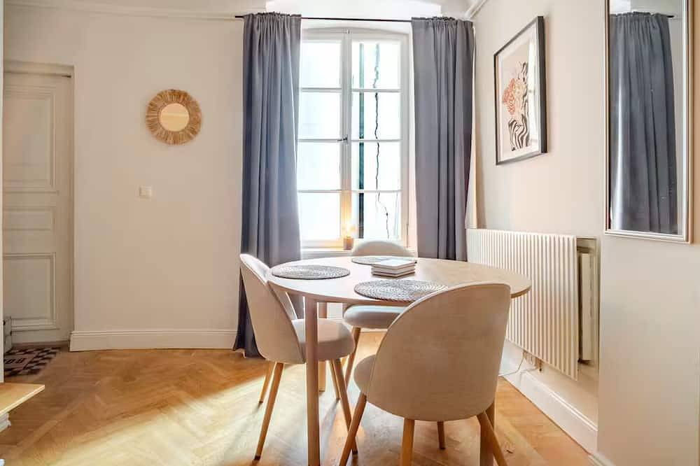 Hel lägenhet, Cozy 25 Sqm Apartment in Stockholm's Old Town in Norrmalm, Stockholm