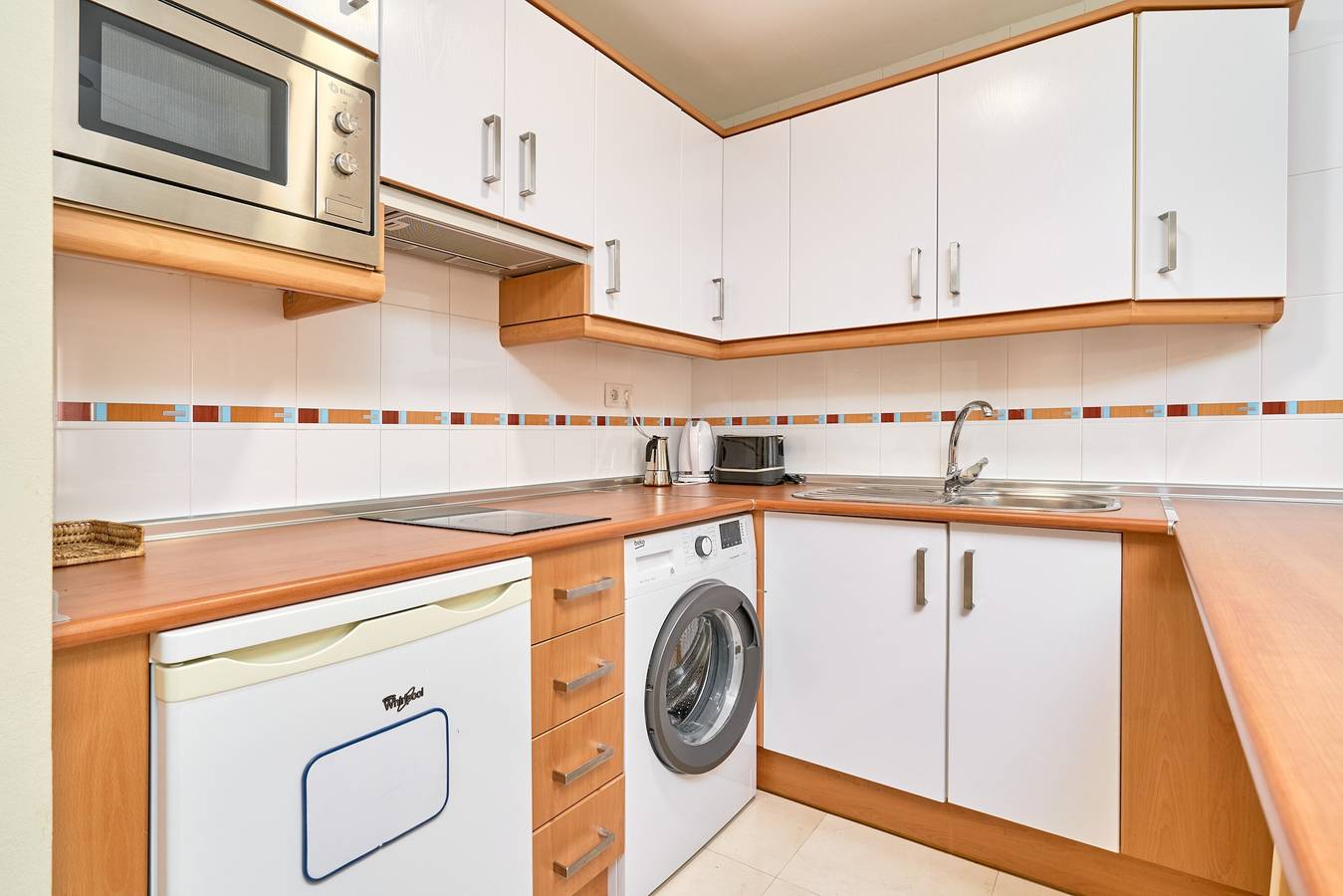 Apartamento entero, Apartamento 'Lolina Náutica' con balcón, Wi-Fi y aire acondicionado in Nerja, Cordillera Penibética