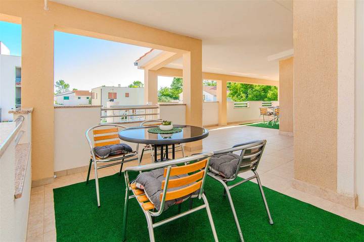 Apartament wakacyjny dla 3 osób, z balkon w Nin