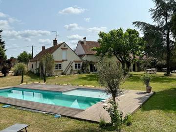 Location de vacances pour 13 personnes, avec piscine et jardin ainsi que vue sur le lac et vue à Saint-Benoît-sur-Loire