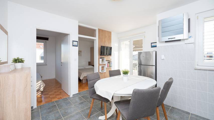 Ferienwohnung für 4 Personen, mit Terrasse in Sukosan - 2