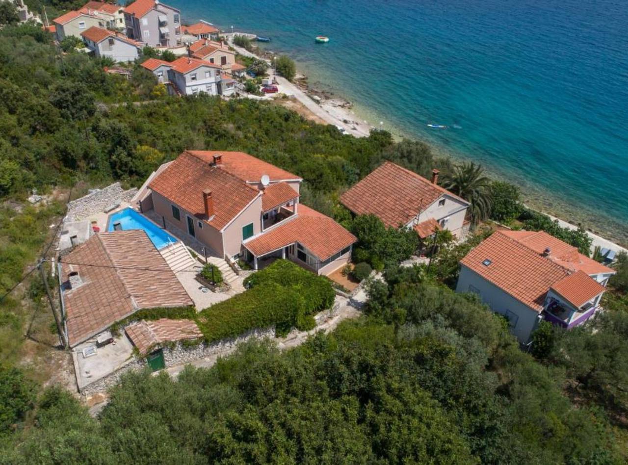 Holiday Home Villa Rokov - Five Bedroom Holiday Home with Swimming Pool in Zadar (Kommun), Iz
