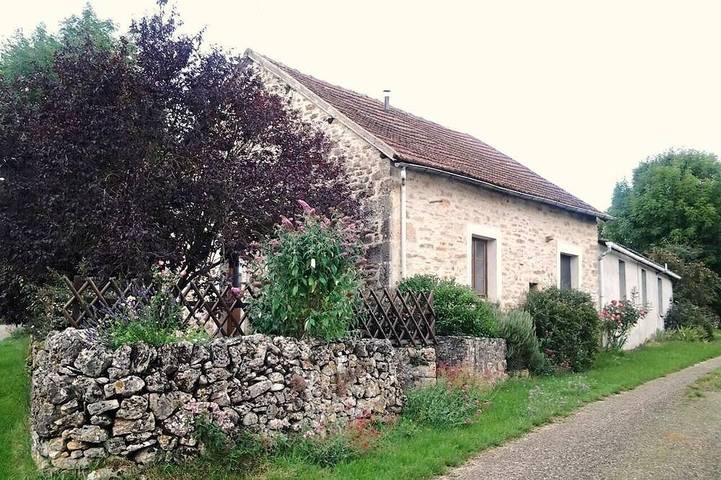 Location de vacances pour 5 personnes, avec jardin, animaux acceptés à Laramière