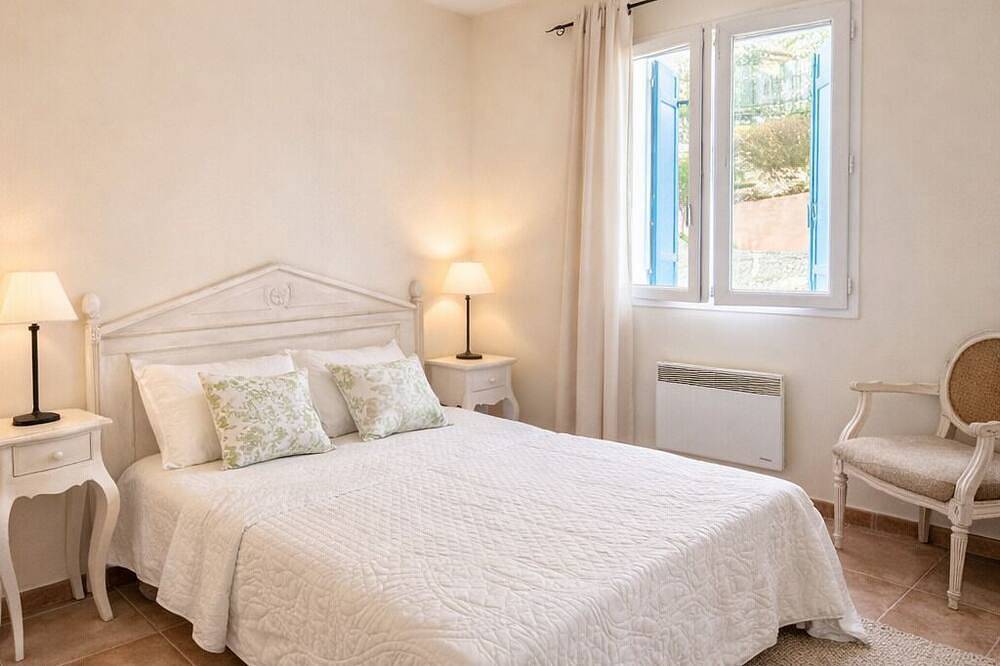 Entire apartment, Genièvre apartment in residence with heated pool in Saint-Trinit, Parc naturel régional du Mont-Ventoux